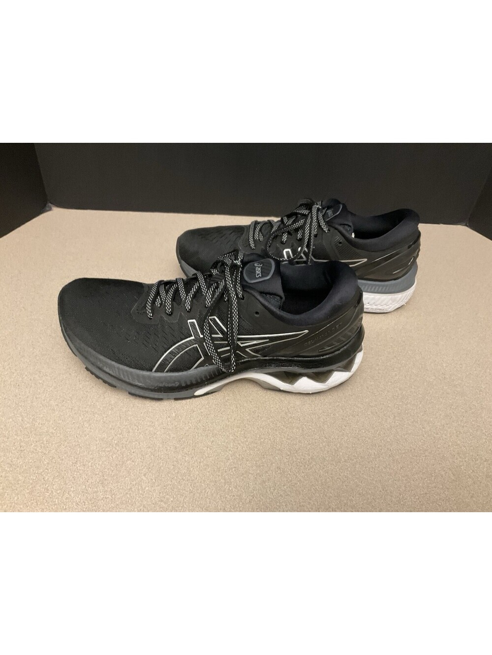 Womens ASICS Gel-Kayano 27 Black/White Athletic Shoes. Size 7. Awesome Shoes!